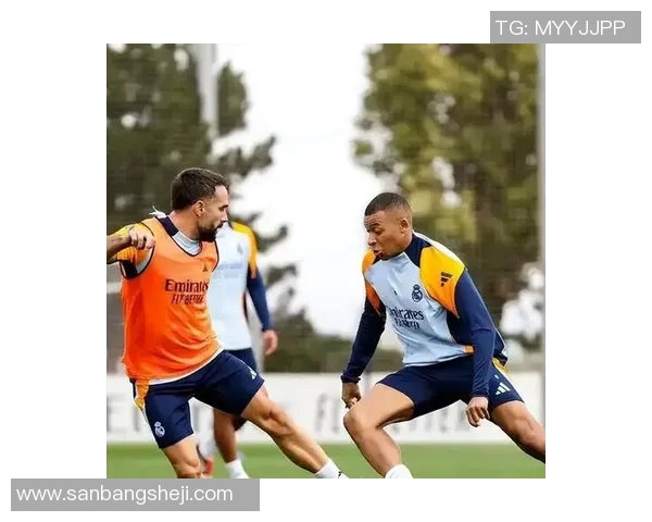 足球明星意外曝光私密照引发热议球迷反应不一